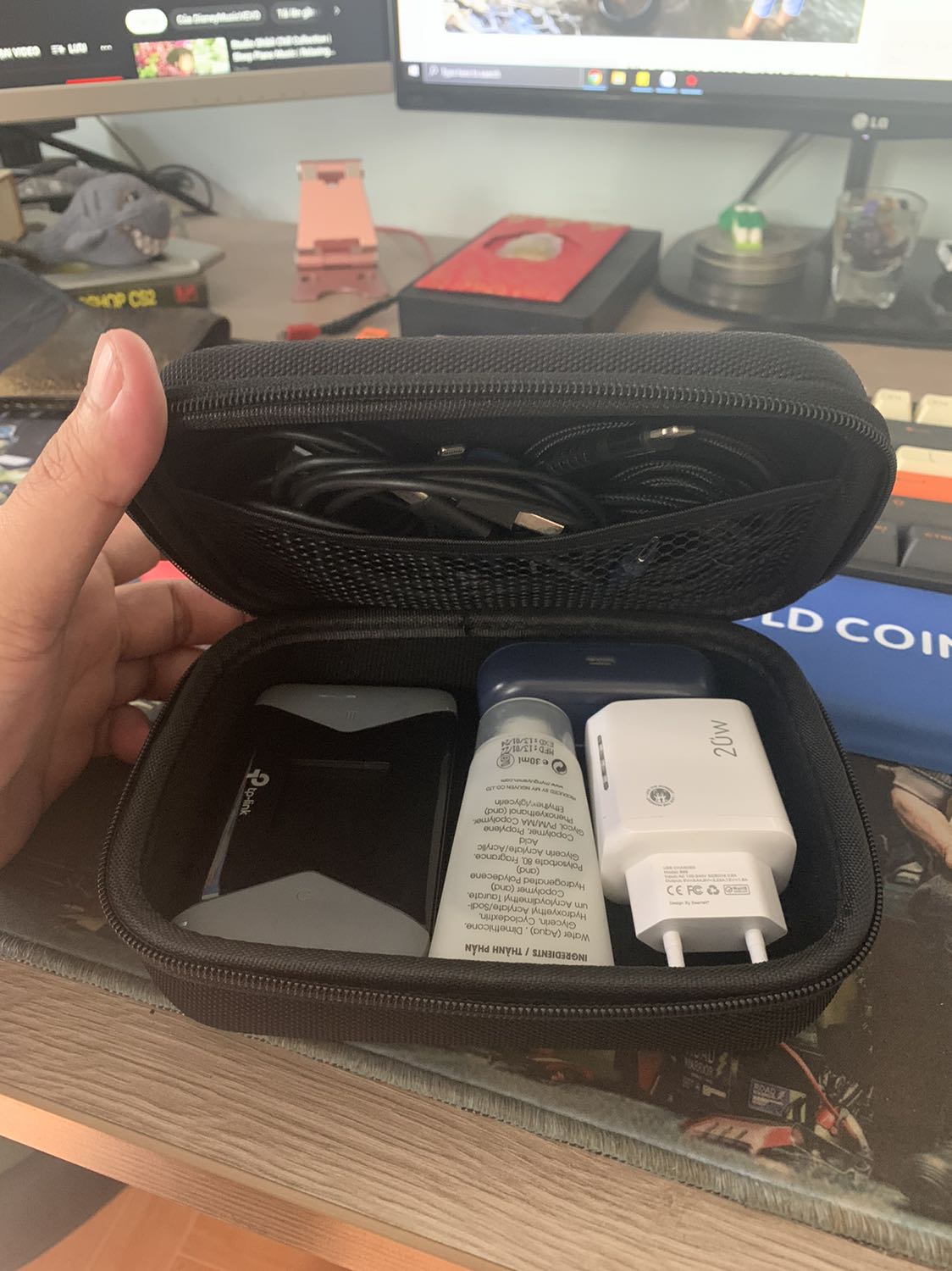 Giao hàng nhanh…sảnh phẩm dày cứng lên có thể bảo vệ được đồ bên trong, chất liệu nhìn đẹp và sang.