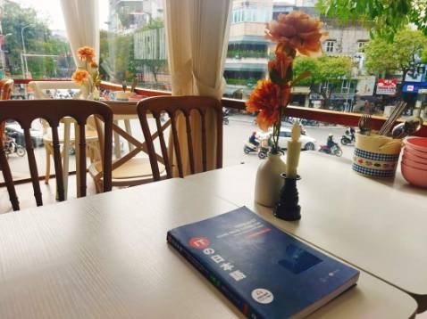 Sách bìa đẹp, nội dung trang trí đẹp, sát với thực tế trong ngành IT, độ khó vừa phải. Xin hãy ra thêm tập 2,3,4 nhé. Sách bìa đẹp, nội dung trang trí đẹp, sát với thực tế trong ngành IT, độ khó vừa phải. Xin hãy ra thêm tập 2,3,4 nhé.