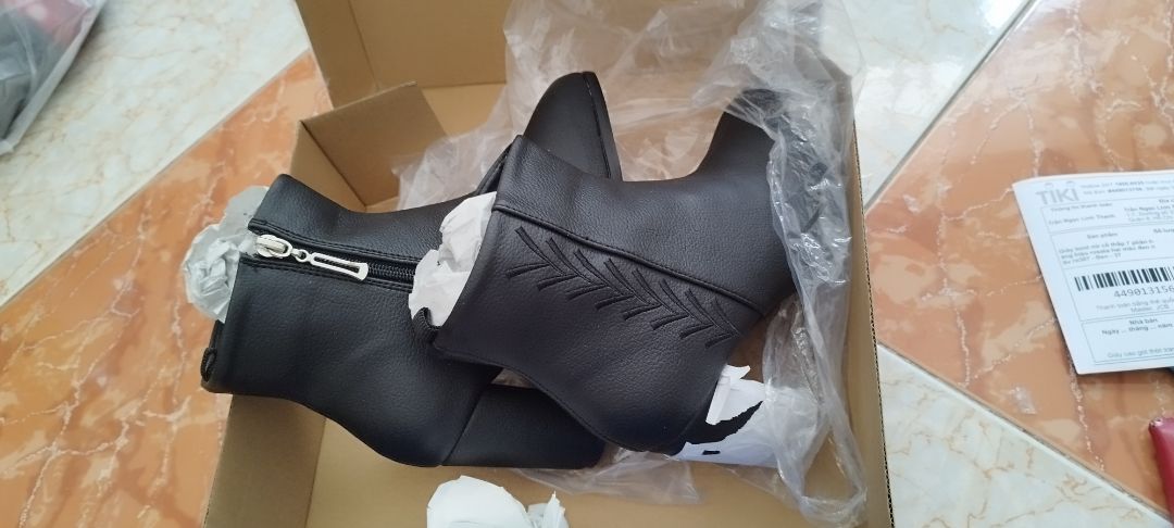 giày đẹp. 
mình đổi size mà shop rất nhiệt tình.