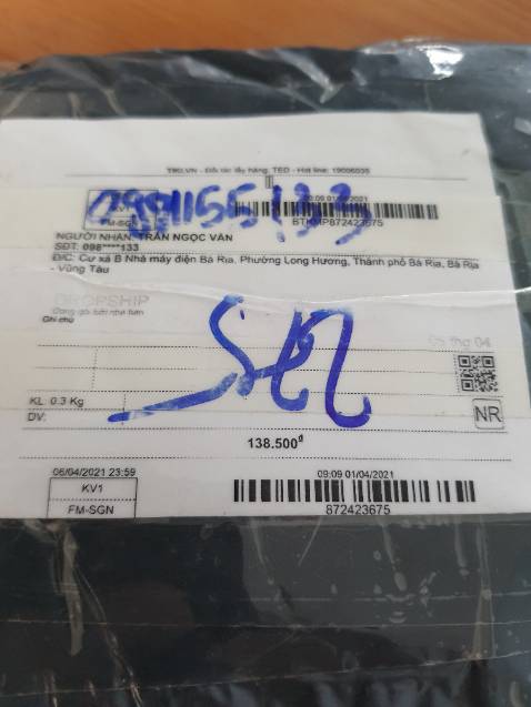 Shop xem lại. Ốp nắm bình xăng ghi rõ chất liệu bằng INOX nhưng giao hàng ốp nắp bình xăng bằng nhựa xi. Không đúng như sản phẩm quảng cáo. Đề nghị shop làm rõ