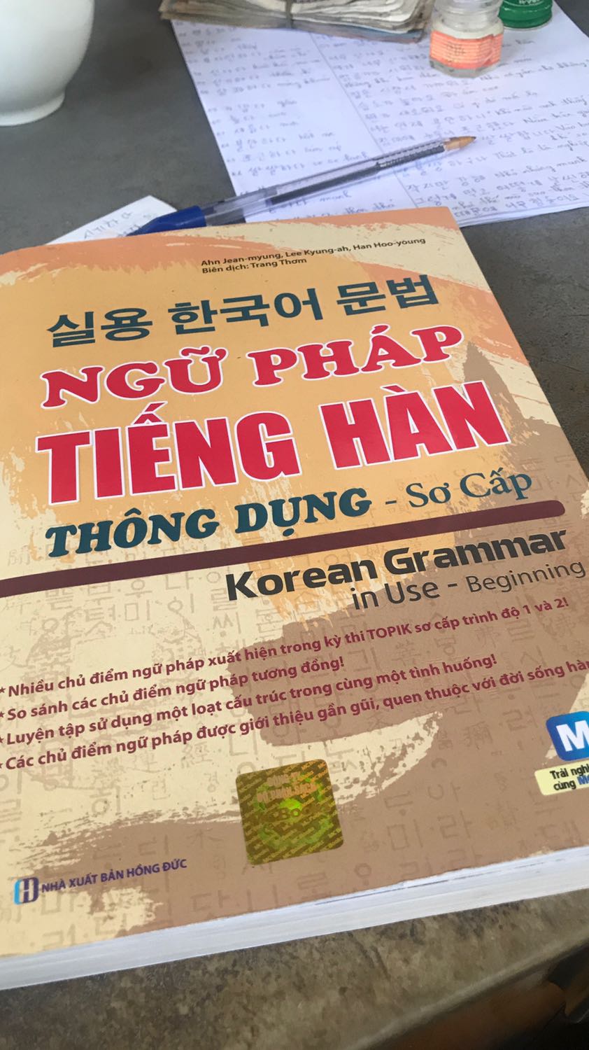 Sách có so sánh các ngữ pháp, hình ảnh rõ ràng, bố cục dễ hiểu. Đáng mua nha