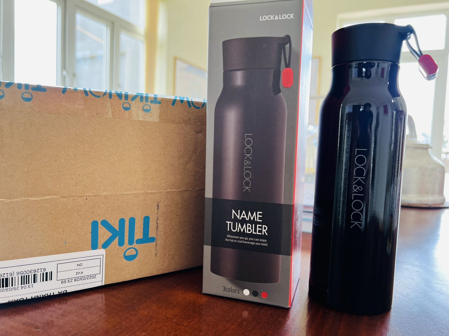 Mới đặt ngày qua mà hôm nay đã nhận được hàng rồi. Còn về sản phẩm thì luôn tin tưởng vào chất lượng của lock&lock.Mình đã mua khá nhiều sản phẩm của thương hiệu này,rất hài lòng.