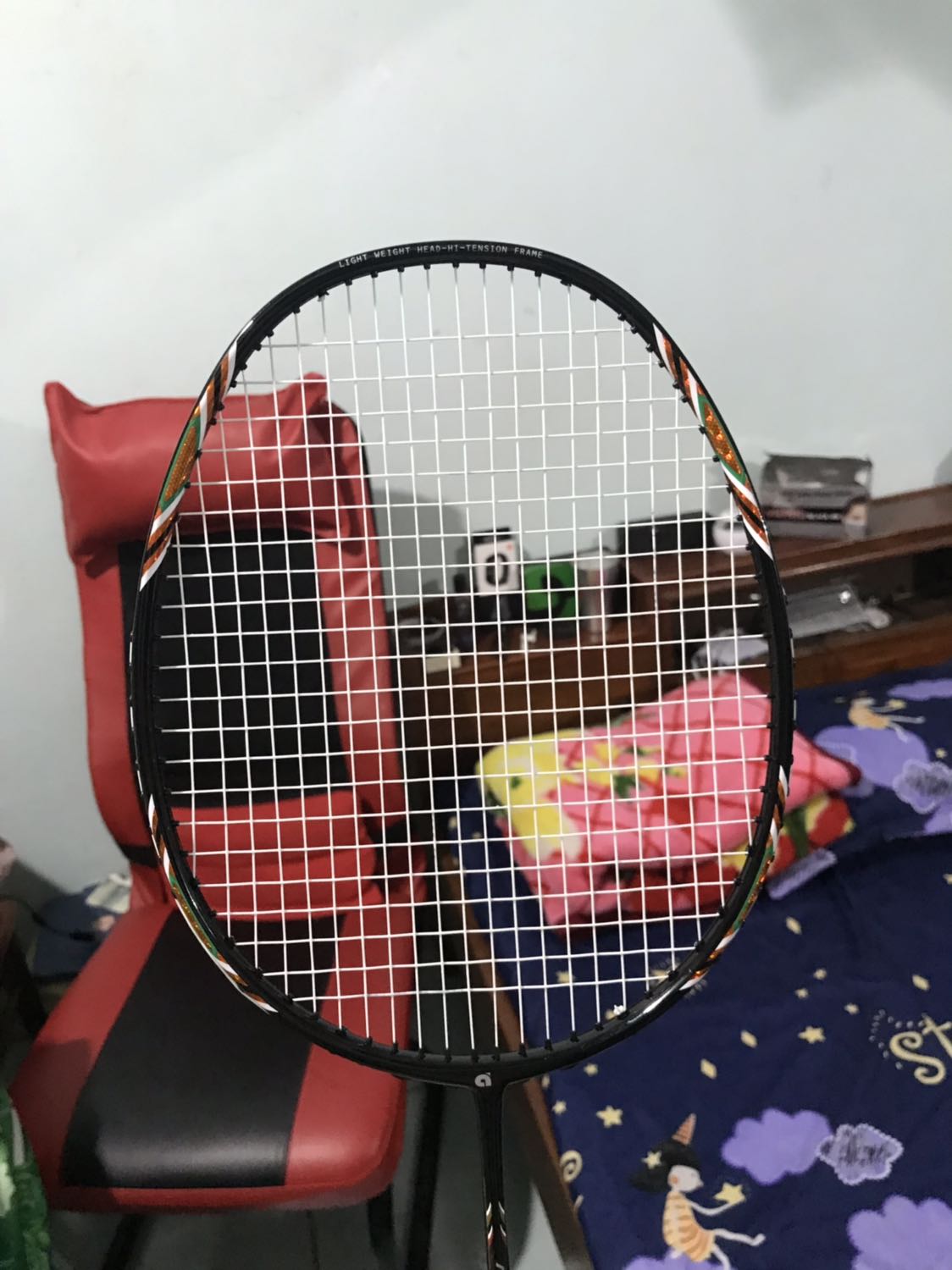 Vợt nhẹ, cầm đầm tay. Mình mới chơi nên đan 10.5kg nên đập cũng ko mạnh lắm. Phù hợp cho người mới chơi.
Nhưng giao hàng hơi lâu, chờ cả tuần