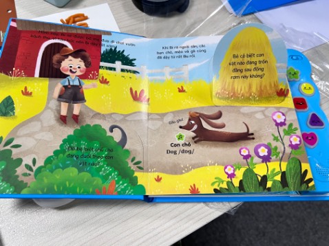 Sách nội dung đơn giản cho bé tầm 1-2 tuổi, âm thanh dễ kích thích bé. In chất lượng tốt đẹp