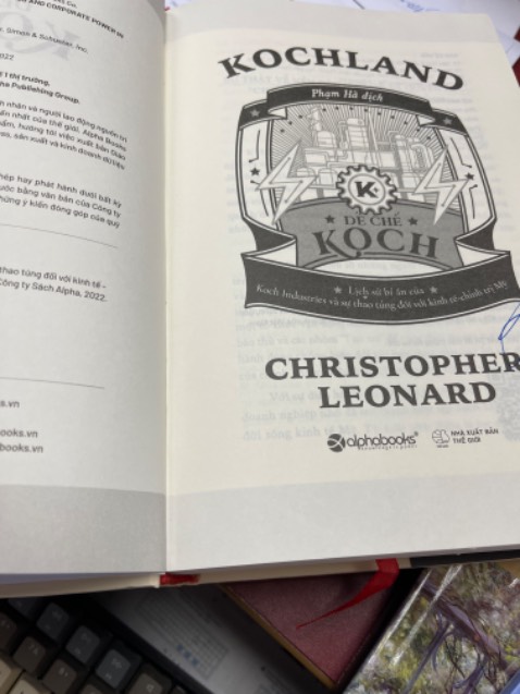 Lại một cuốn dày dặn về một gia tộc thế lực của nước Mỹ. Đáng ngâm cứu.