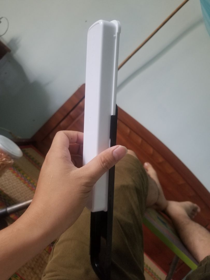 hộp nhựa to đựng thìa đũa ok có chống sốc bên ngoài. mình không đọc kĩ mua nhầm mỗi cái hộp đem về làm đồ chơi cho con tạm vậy hic