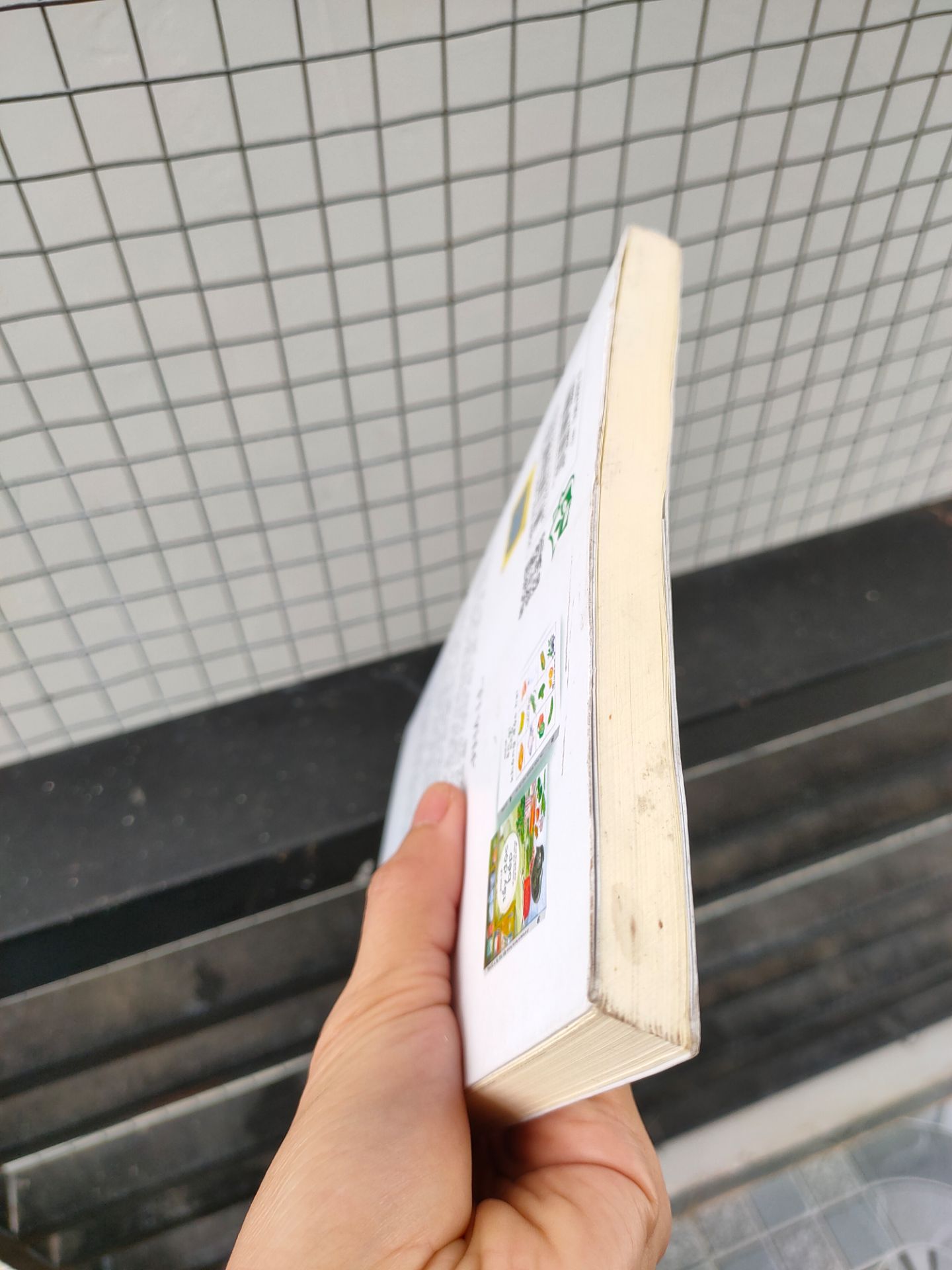 Không hiểu sao đợt này Tiki giao cho mình cuốn này rất cũ. Mua sách Tiki bao nhiêu năm nay chưa bao giờ mình gặp trường hợp như này.