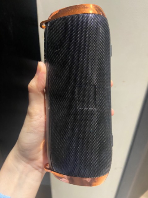 Rẻ đẹp, nghe êm, tiếng mở công tắc lo quá lớn giật mình hoài lun, không biết có tắt tiếng này được hông huhu. Mn ở mình cần loa nhỏ xinh êm thì nên mua. Da bên ngoài hơi dễ bám bụi và trầy chút