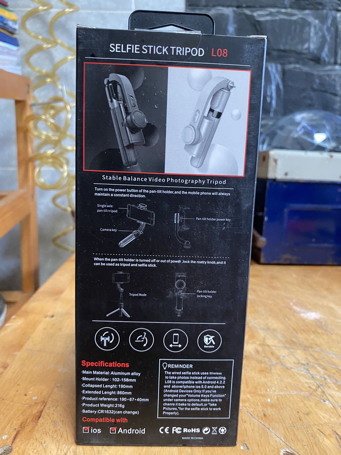 Hàng giao nhanh theo yêu cầu, thiết kế đẹp. Có điều chỉ để điện thoại chiều đứng chứ nằm ngang thì không được. Về remot chưa sử dụng nên chưa đưa ra đánh giá được!