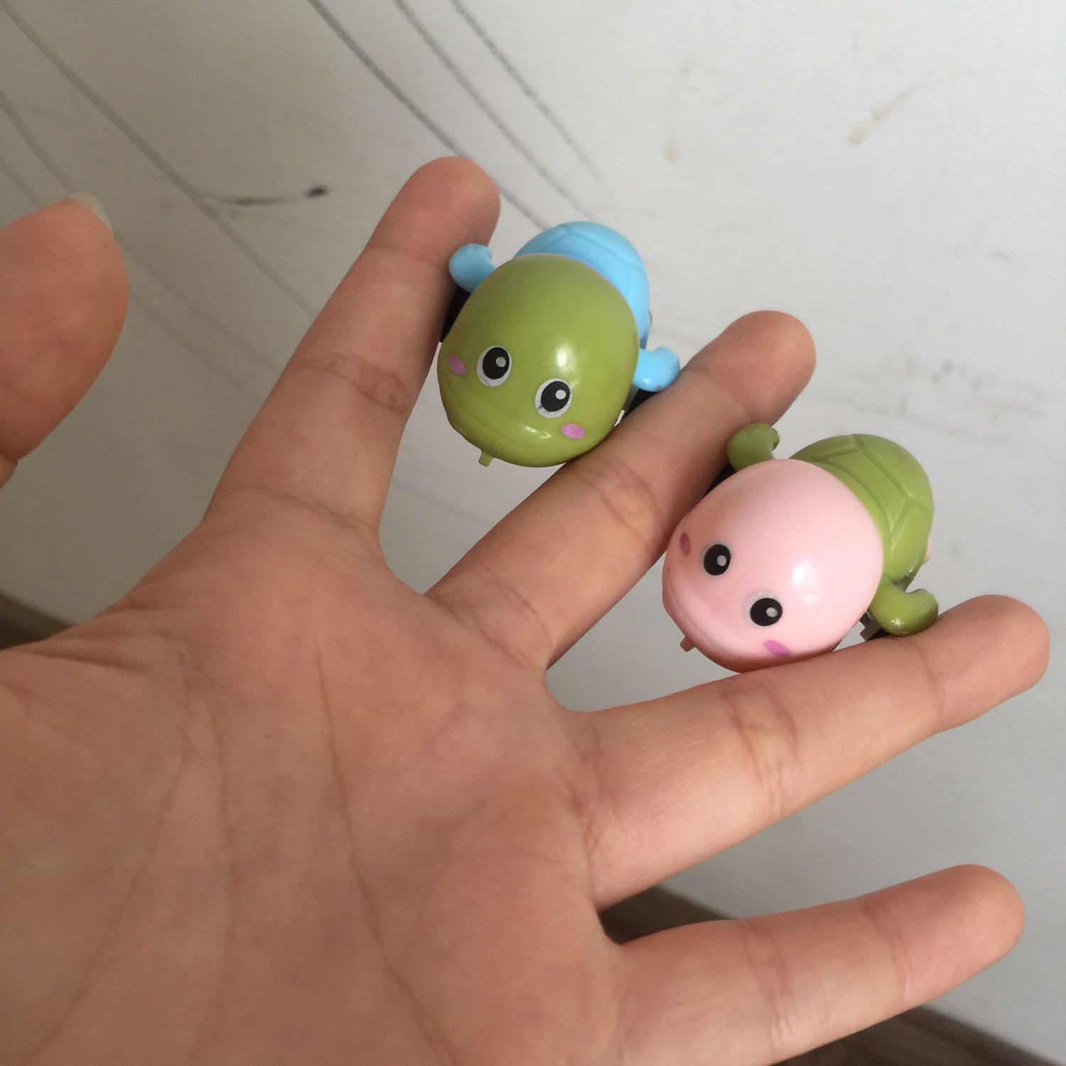 Xinh lắm nè. Rất dễ thương
Nhận hàng mình rất hài lòng. Gấu giống ảnh. 
Bên trong nhiều bông êm lắm. Vải ngoài siêu co dãn. 
Ship nhanh. Đóng gói rất ok. Vs có quà tặng nữa. 
Thank shop
5 sao. 
Sẽ quay lại.