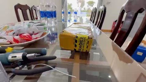 Sản phẩm gửi hôm nay 1/2 mới tới, bị dập bình xì nước dầu ra ngoài, ảnh và video vừa khui!