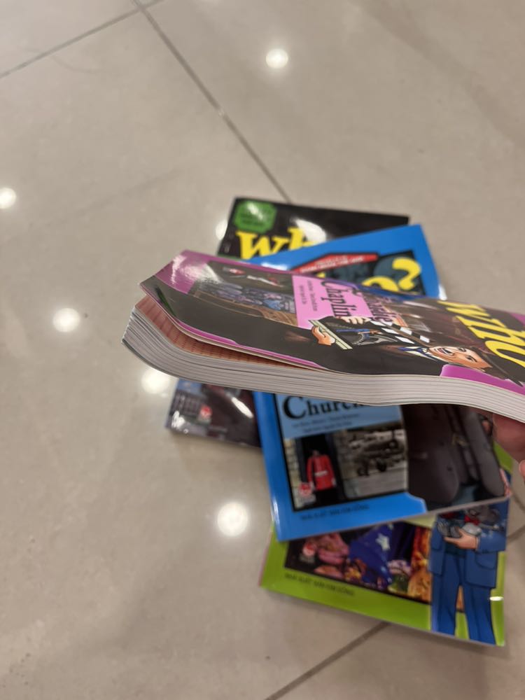 Sách bị quăn góc. Gói bọc hàng ko kĩ