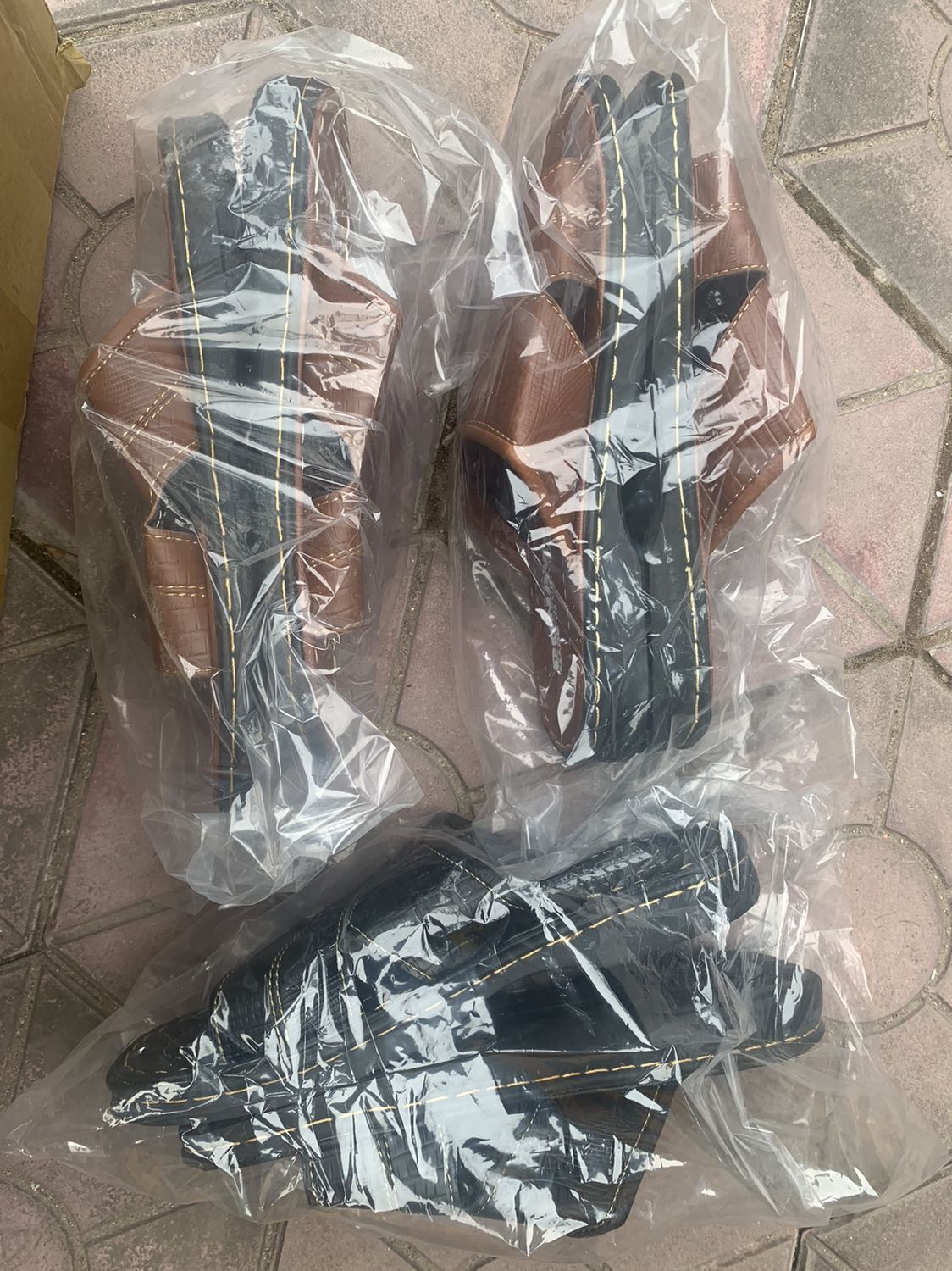 Đã nhận được đủ sản phẩm dép nam da quai ngang, đã mua rồi, sử dụng tốt, giá tốt, chúc shop bán nhiều đơn hàng tốt hơn nữa…