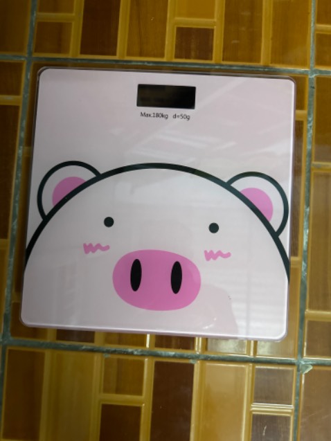 Cân không chính xác cho lắm, mẫu mã thì đẹp nhưng cân thì tệ