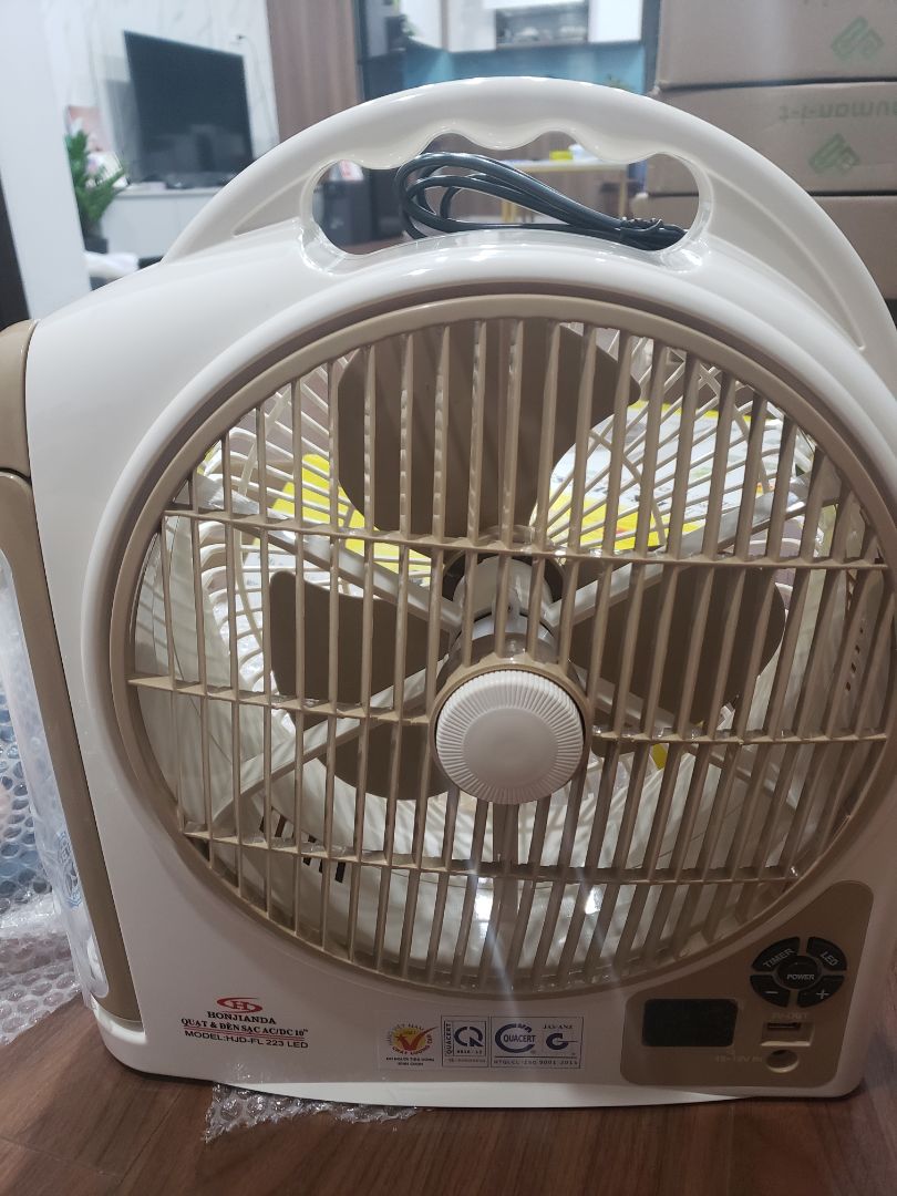 ng bán hàng có tâm đóng gói cẩn thận có chống sóc.  cắm sạc là lên điện ngay. Vẫn đang *** thời gian sạc và sử dụng mới biết đc nhưng nói chung khá ưng và hài lòng