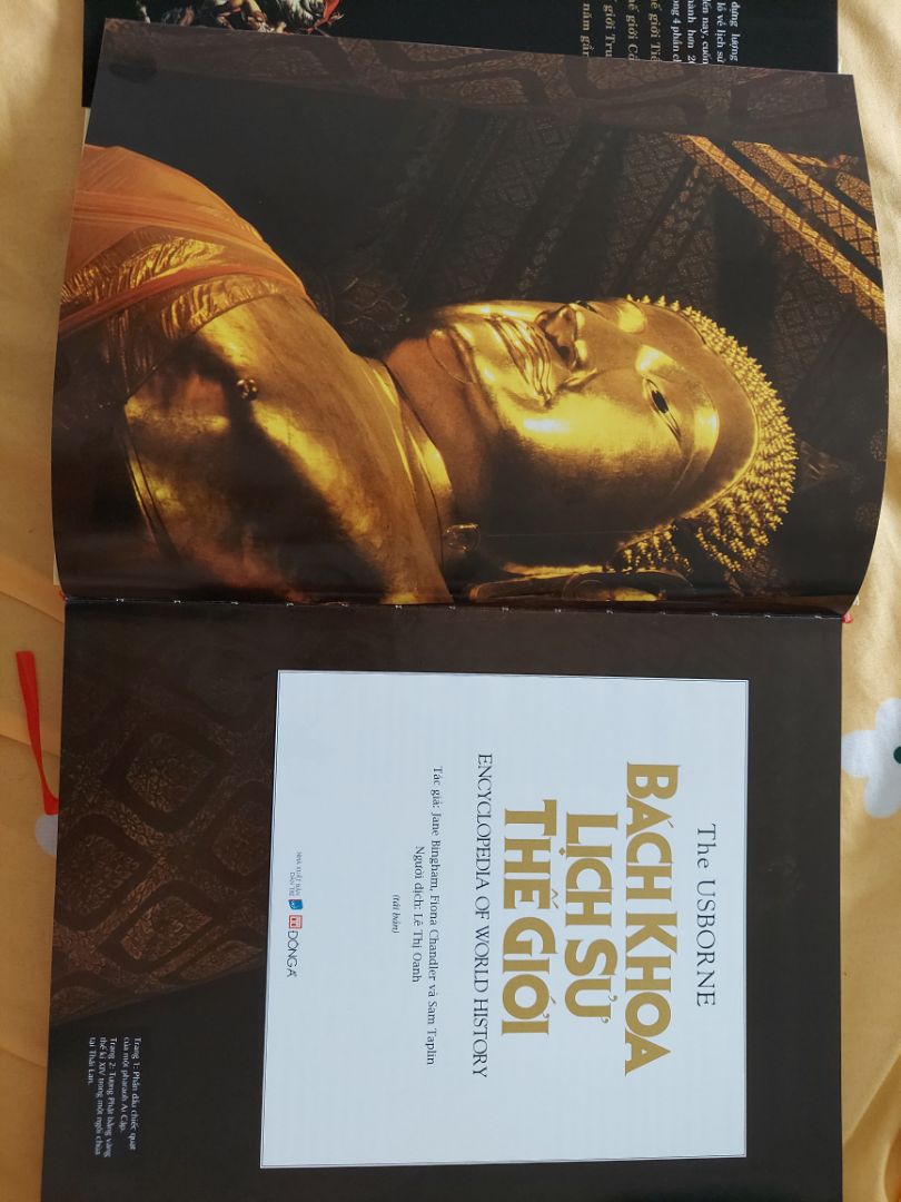 mặc dù giao hàng lâu ơi là lâu đặt từ đầu tháng 10 tới cuối tháng mới nhận được. May mà sách không bị móp méo gì cả. Sách này đáng để mua, nên mua.