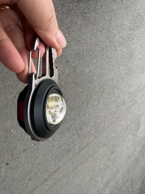 Hình ảnh là mặt đèn led phẳng, giao hàng lại là loại kính lồi, rất vướng víu