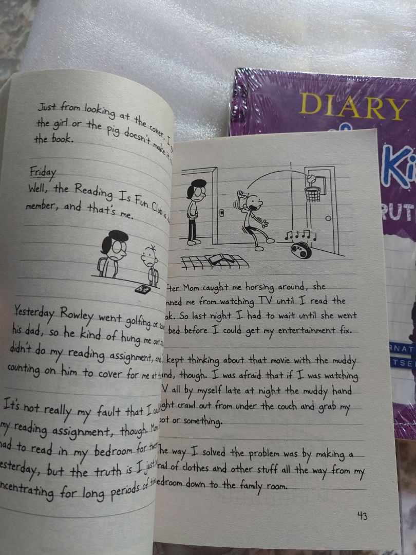 Luôn chọn mua sách trên Tiki. vừa mới vừa rẻ.
Cơ mà lần mua sách này là của NCC FAHASA, đóng gói kỹ. 
Sách giấy vàng, nhẹ.