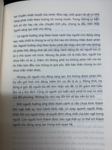 / Nội dung của sách xoay quanh những chủ đề về bản ngã, lòng ái kỷ và nội tâm con ng từ bên trong ra bên ngoài do tác động của hoàn cảnh gia đình từ người thân và môi trường xung quanh cùng các mqh như bạn bè, thầy cô, đồng nghiệp và ng yêu. Đây là 1 cuốn sách rất hay dành cho những ai muốn tham khảo về thao túng tâm lý.
Săn sale 6.6, sách mới hoàn toàn, tiki giao hàng nhanh.