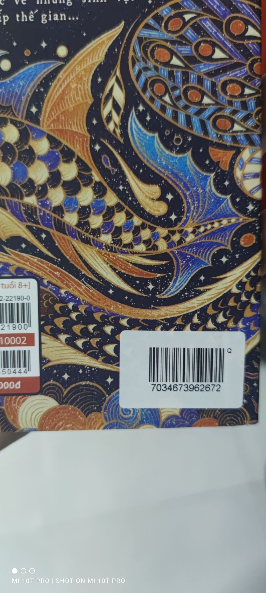 vẫn là cái cách gói hàng không một tí chống sốc của tiki nhưng rất may vì sách k bị df tẹo nào,nhưng cái làm mình khó chịu là cái mã vạch bị dán thẳng lên sách làm mình có muốn gỡ cũng chả gỡ đc