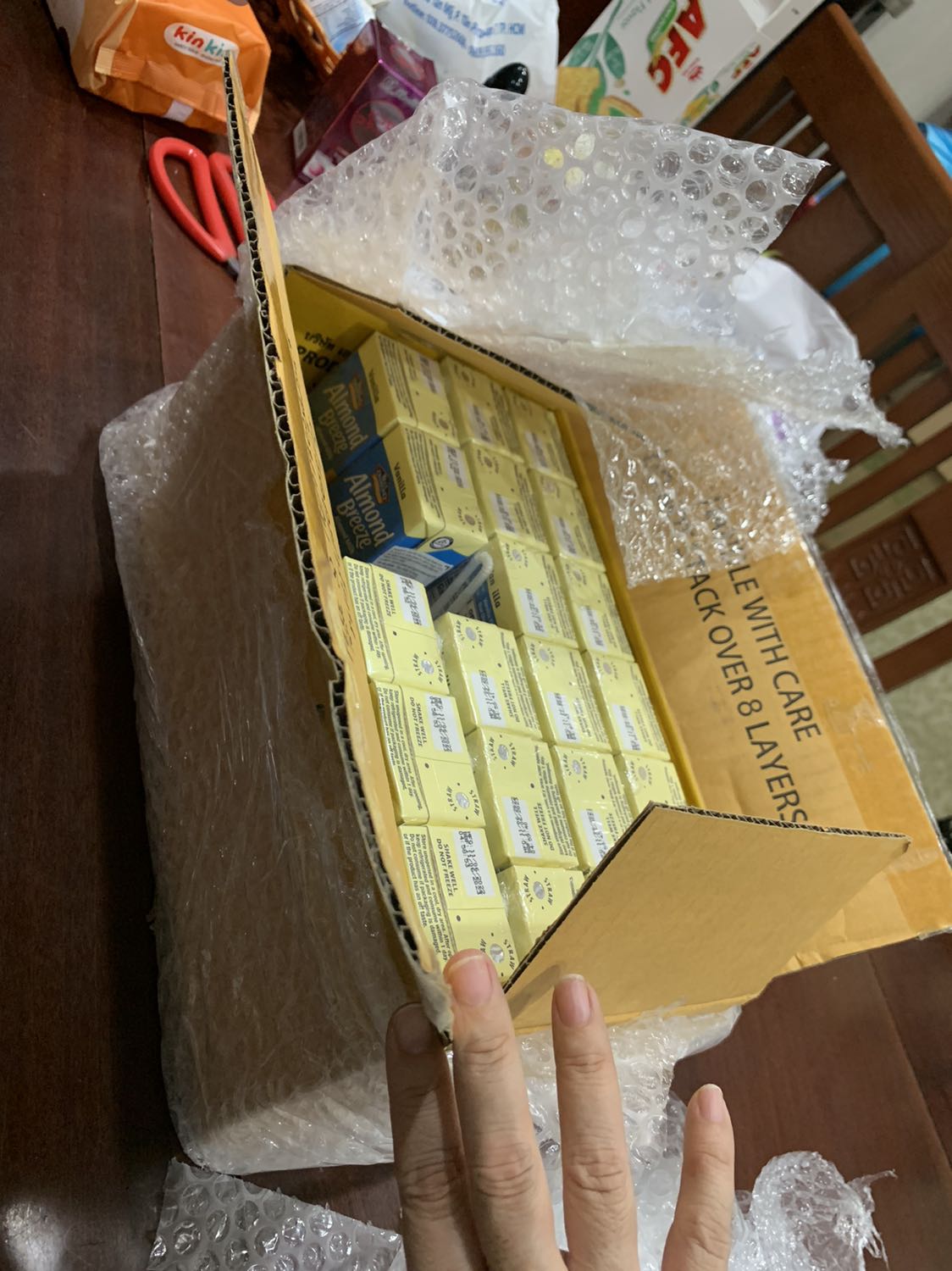 Giao không đủ số tiền đã đặt là 20 lốc (3hop/1 lốc); hàng nhận được chỉ có 6 lốc 3 hộp v 2 hộp lẻ