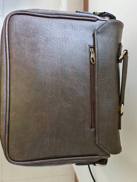 Đã nhận được hàng Shop giao, Cặp da có chất lượng tốt, chắc chắn, màu sắc trông khá đẹp. Giao hàng đúng lịch tringf.Rất hài lòng với sản phẩm của Shop Đã nhận được hàng Shop giao, Cặp da có chất lượng tốt, chắc chắn, màu sắc trông khá đẹp. Giao hàng đúng lịch tringf.Rất hài lòng với sản phẩm của Shop