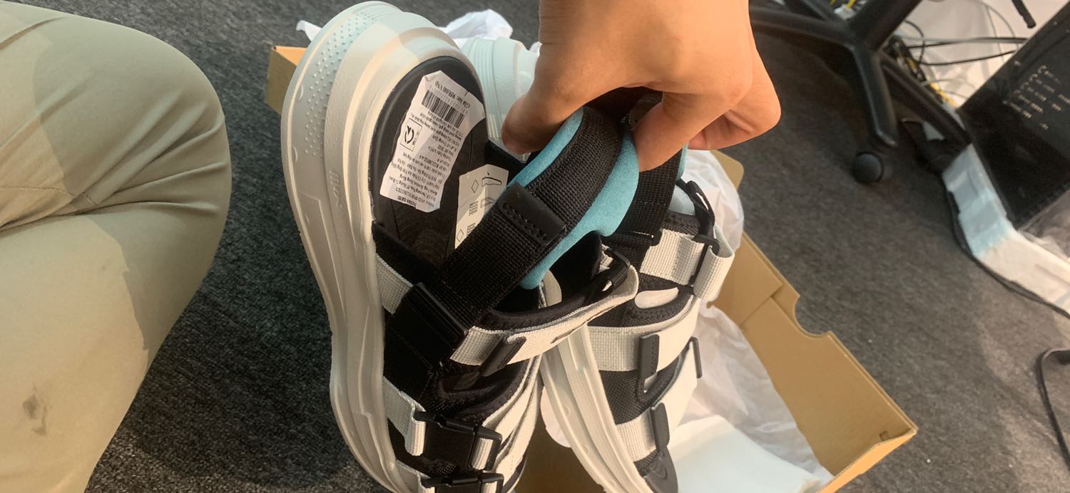 Ấn tượng bên shop tư vấn nhiệt tình quá, ship cũng nhanh nữa :))). Đặt thử sandals thể thao thấy chất cực kỳ okela, đế êm, ôm chân. Sẽ còn ủng hộ shop Ấn tượng bên shop tư vấn nhiệt tình quá, ship cũng nhanh nữa :))). Đặt thử sandals thể thao thấy chất cực kỳ okela, đế êm, ôm chân. Sẽ còn ủng hộ shop