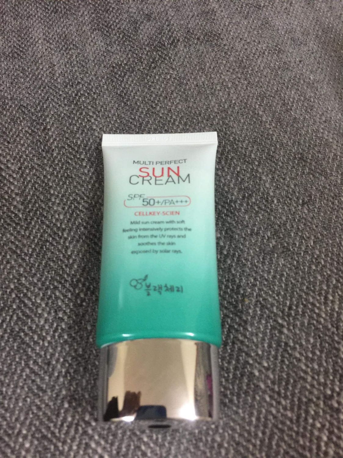 kem chống nắng đỉnh nhất mình từng dùng 😍 mãi mới tìm được chân ái, dùng tệp vào da mà ko hề khó chịu, rát da tí nào. nói chung rất là ưng sẽ ủng hộ shop tiếp