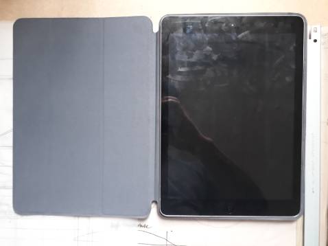 bảo vừa cho ipad air 1, nhưng thực ra không vừa, từ vị trí camera tới việc không thể gắn chặt vào ipad. sau khi mình xem lại thì thấy rõ ràng độ dày của ipad air 1 và 2 là khác nhau mà sau có thể vừa được (7.5mm vs 6.1mm)
