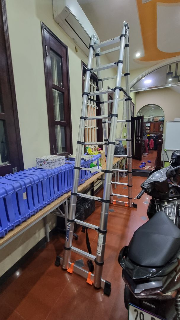 Thang chắc chắn nhưng mọi người cân nhắc kỹ trước khi mua loại 5,6m này nhé bởi trọng lượng gần 23kg , khi di chuyển bê vác rất nặng .