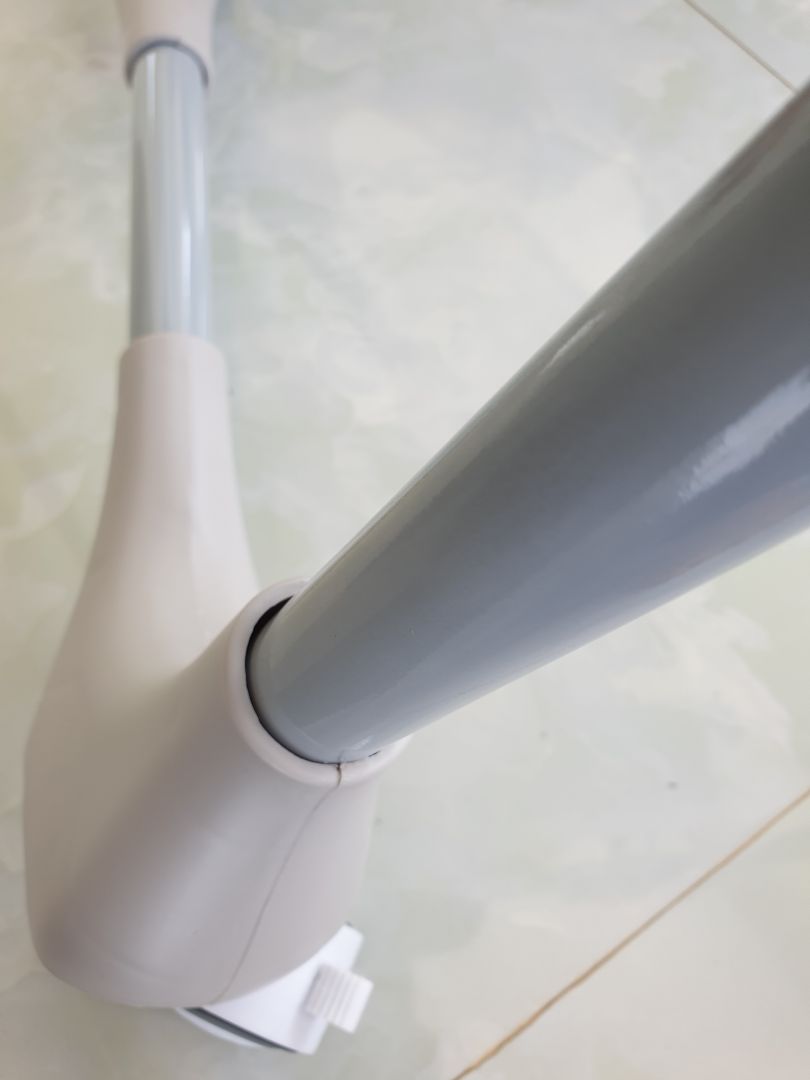 Mình vừa nhận được hàng, rất không hào lòng vì các chân ghế lắp rất ẩu, chân ghế thì trầy xước. Số đt tổng đài thì mình gọi báo k có số này. Tiki vui lòng liên hệ mình để đổi lại.