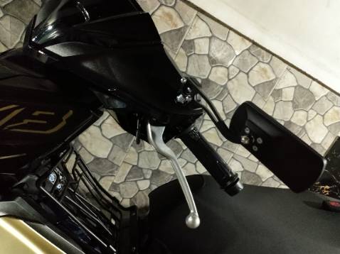 Kính đúng mẫu, nhỏ gọn, khá đẹp hơi nứt 1 miếng kính nhỏ thôi ko sao chấp nhận được, đổi trả phiền lắm