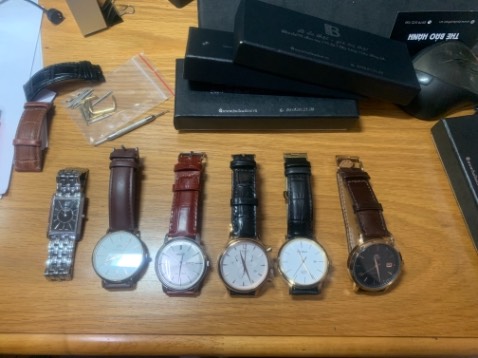 Dây đẹp, mềm nha các bác. Đeo rất thoải mái ngay từ lần đầu, ko giống như mấy dây simili đeo cả tháng vẫn còn cứng, ko vô khuôn.
Mình mua 4 cái luôn. 😅😅 Dây đẹp, mềm nha các bác. Đeo rất thoải mái ngay từ lần đầu, ko giống như mấy dây simili đeo cả tháng vẫn còn cứng, ko vô khuôn.
Mình mua 4 cái luôn. 😅😅