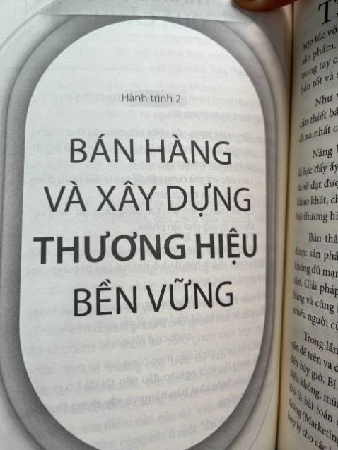 Một cuốn sách hữu ích, thiết thực cho người muốn kinh doanh trên sàn thương mại điện tử. Mỗi phần đều có ví dụ và hướng dẫn cách làm cụ thể. Cách viết rất dễ hiểu và dí dỏm.
