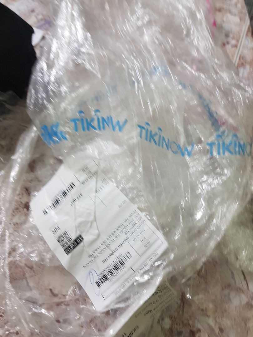 chào shop. mình đặt mua 2 thảm tập yoga. 1 thảm màu tím thì giao bao đựng thảm rộng rãi theo thảm dày 8mm. còn thảm màu hồng giao bao đựng không bỏ vô được. shop giao bị nhầm bao đựng dành cho thảm 6mm hay sao ấy. trong khi cả 2 thảm mình đều đặt dày 8mm. đt : ***. Shop giải quyết đổi 1 bao lại giúp mình vì kg bỏ thảm được