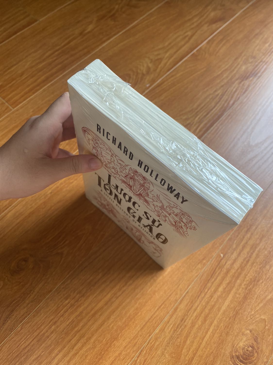 Sách bọc cẩn thận, ship nhanh hơn dự kiến 1 ngày. Ship từ Đà Nẵng ra Hà Nội mà vẫn nguyên vẹn không trầy xước gì ☺️☺️