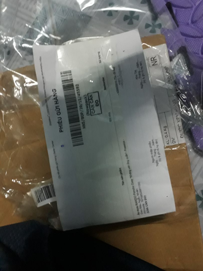 Bên TiKi giao sản phẩm không đúng với mặt hàng tôi đặt. Đơn hàng là áo mưa Rando Poncho Cosy không ướt ống quần. Mà hàng tôi nhận được là áo mưa Thảo Kiên. Đề nghị bên TiKi hỗ trợ đổi trả lại sản phẩm.