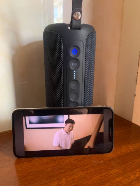 Âm thanh nghe bass mạnh. Pin dùng lâu. Gọn nhẹ. Chất lượng hơn mấy con jbl đang dùng