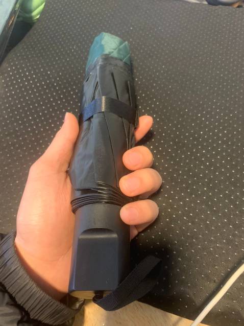 giống như hình, giá quá rẻ, ko yêu cầu gì thêm, rất nhỏ gọn để trong balo quanh năm luôn cũng đc. đề phòng mua bất ngờ