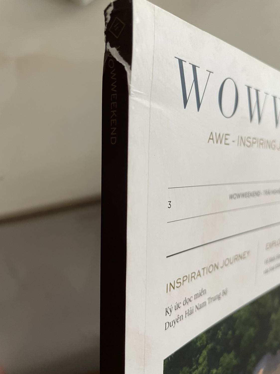 Gáy tạp chí thì rách, cả quyển thì cong veo, vậy mà tiki cũng duyệt để ncc này bán cho khách hàng thì quá tệ