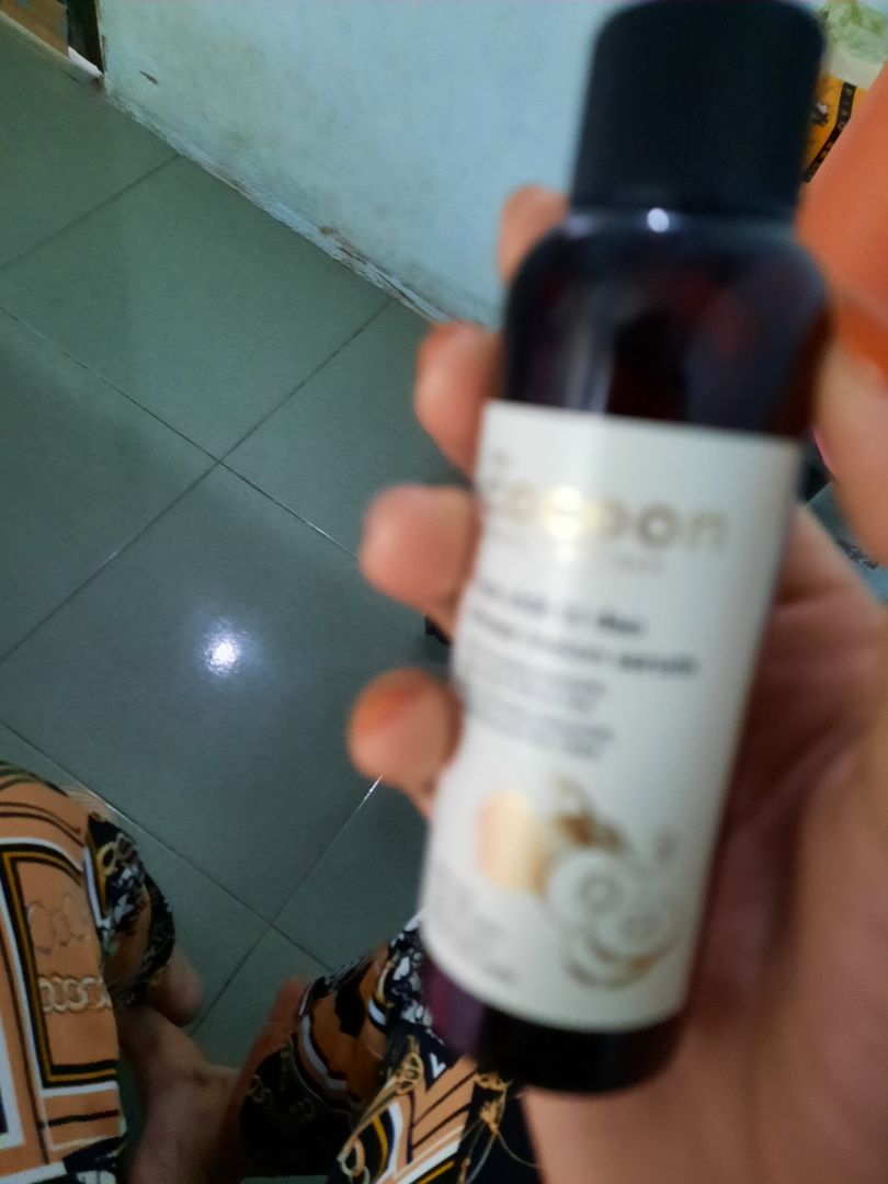 không hợp với da mình xứt 2 lần mà da sử lên hết, nổi mụn. giờ không biết làm sao đây