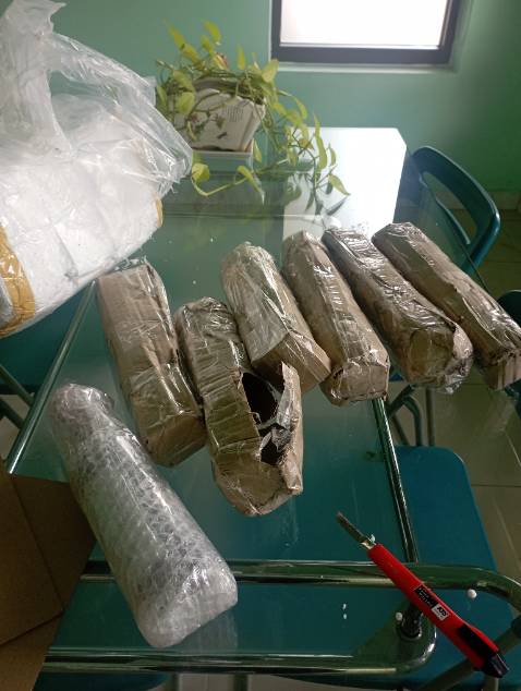 Nhờ anh bạn mua giùm ăn mấy thùng mới biết nước mắm bà hai, sẽ ủng hộ hoài nước mắm vì ăn thấy thơm ngon lắm