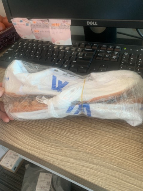 Chào shop, sao mình đặt 1 kiểu shop giao 1 kiểu vậy?