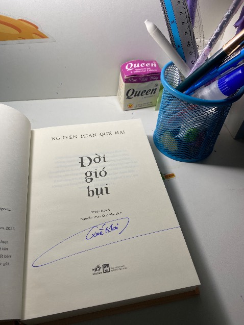Sách đẹp, Nhã Nam in giấy chất lượng, tiki giao hàng nhanh, điều bất ngờ nữa là bản cứng có chữ kỹ tác giả, các bạn nhanh tay mua nha, tuyệt vời!