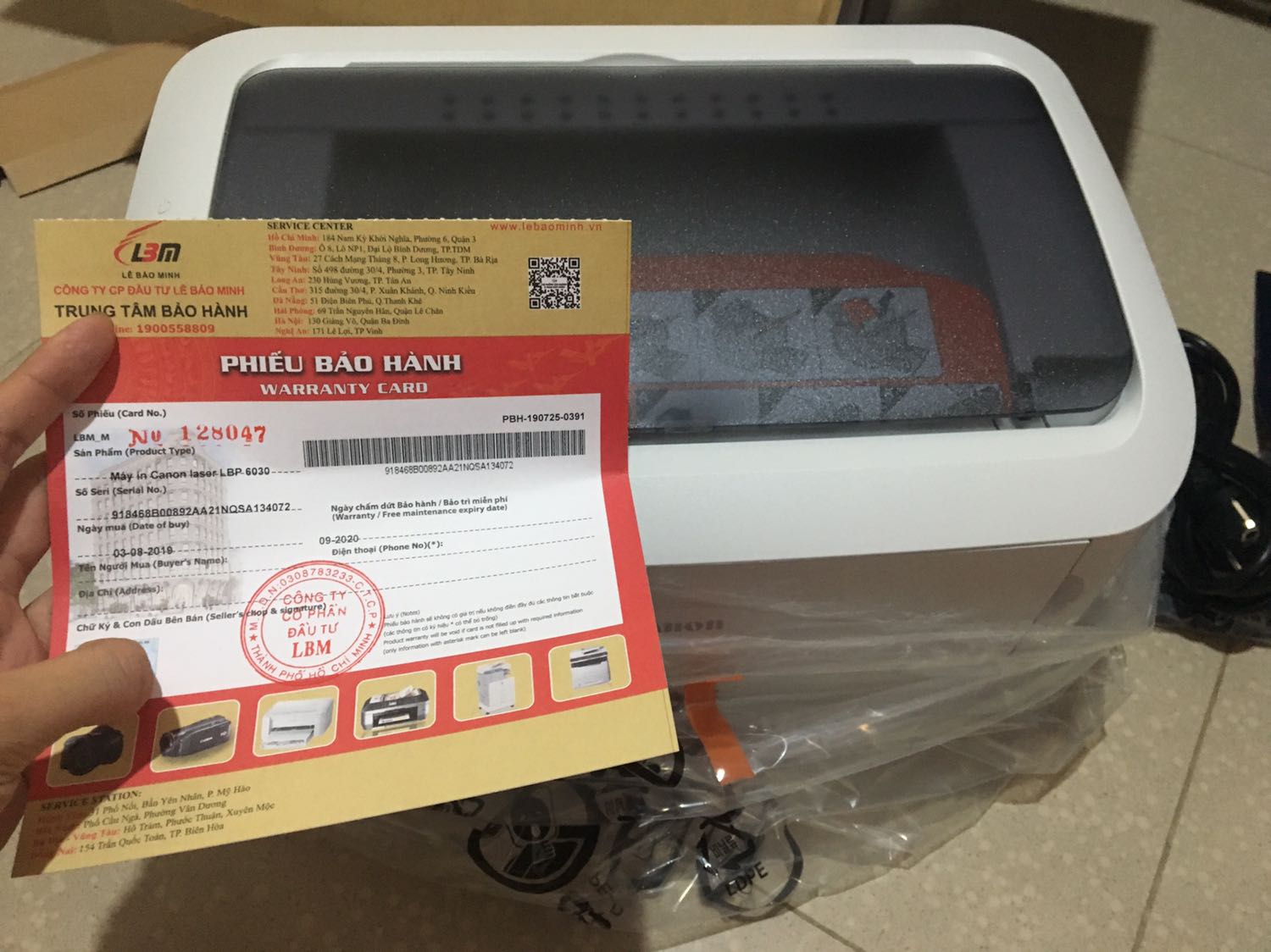 Đơn hàng của tôi không chọn giao nhanh nhưng gói đã đến trong vòng 12 tiếng kể từ lúc tôi đặt hàng thì đây là điểm cộng đầu tiên. Điểm cộng tiếp theo đó là máy mới, vì nhà cung cấp là tiki trading nên tôi cực kì tin tưởng. Unbox máy mới rất sướng luôn. Thứ 3 là dễ cài đặt. Và cuối cùng là máy in ra màu đều. Chuẩn đẹp ngay từ trang đầu tiên! Đơn hàng của tôi không chọn giao nhanh nhưng gói đã đến trong vòng 12 tiếng kể từ lúc tôi đặt hàng thì đây là điểm cộng đầu tiên. Điểm cộng tiếp theo đó là máy mới, vì nhà cung cấp là tiki trading nên tôi cực kì tin tưởng. Unbox máy mới rất sướng luôn. Thứ 3 là dễ cài đặt. Và cuối cùng là máy in ra màu đều. Chuẩn đẹp ngay từ trang đầu tiên!