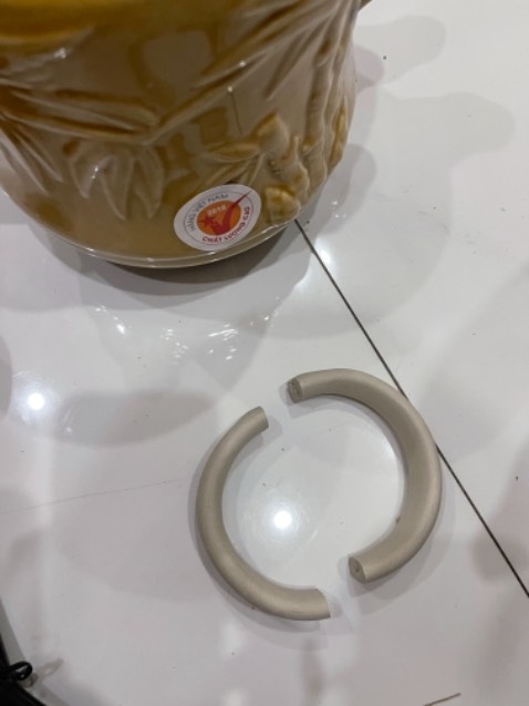 Mình mới nhận mà cái vòng trong ấm bị vỡ. Tiki đổi giúp mn vòng khác với