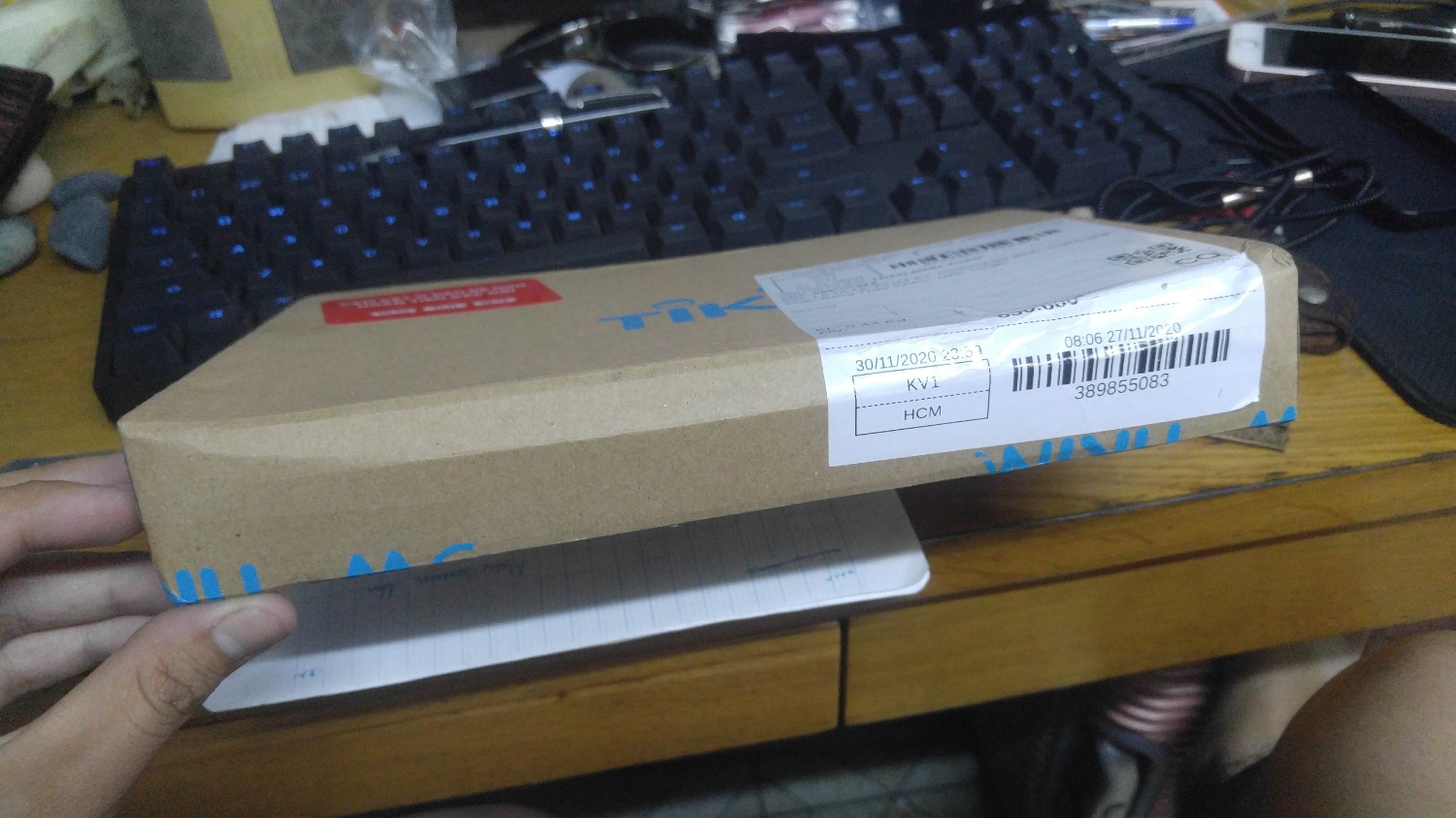 Đóng gói siêu tệ. Ổ cứng mà không dám gói bằng giấy xốp hay nilong chống sốc nữa. Nhận được hàng thì hộp móp, khui ra nhìn tá hỏa. Chưa có thời gian sử dụng được nhiều, nhưng không dám hy vọng là sản phẩm sẽ tốt vì đóng gói quá cẩu thả cho sản phẩm là SSD. Đóng gói siêu tệ. Ổ cứng mà không dám gói bằng giấy xốp hay nilong chống sốc nữa. Nhận được hàng thì hộp móp, khui ra nhìn tá hỏa. Chưa có thời gian sử dụng được nhiều, nhưng không dám hy vọng là sản phẩm sẽ tốt vì đóng gói quá cẩu thả cho sản phẩm là SSD.
