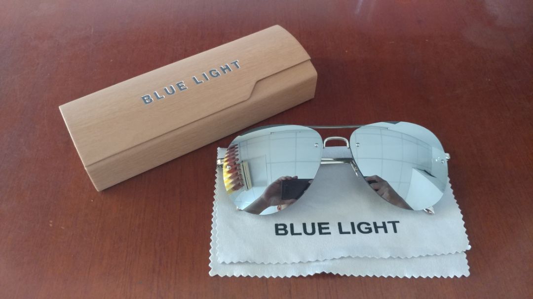 Tuy là kính giá rẻ nhưng chất lượng tốt, hình thức bao bì đẹp và chỉnh chu. Tiki giao hàng nhanh hơn dự kiến, bạn shipper rất nhiệt tình.