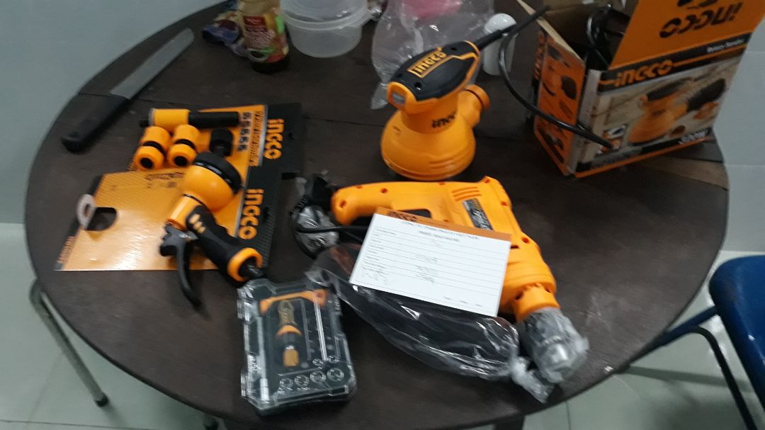 Sản phẩm nhìn đẹp, chắc chắn.
Lúc chạy sẽ hơi ồn vì có phần hút bụi, hình như không tắt riêng được.
Chất lượng thì chờ đánh giá sau.