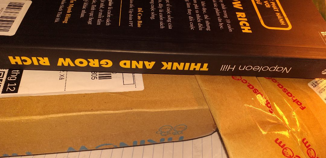 tiki giao hàng đúng ngày sách có hơi xước ở mặt sau nhưng k sao. Nd thì rất hay mn nên mua sách đọc nhé